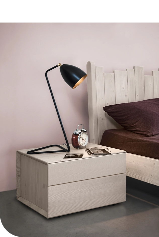 Comodino moderno e di design in legno massello