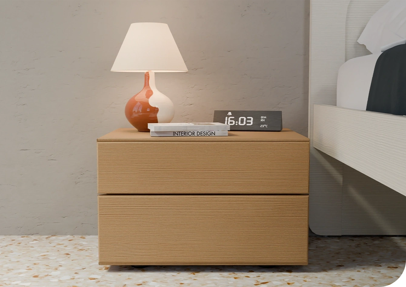 Dettaglio comodino moderno in legno naturale