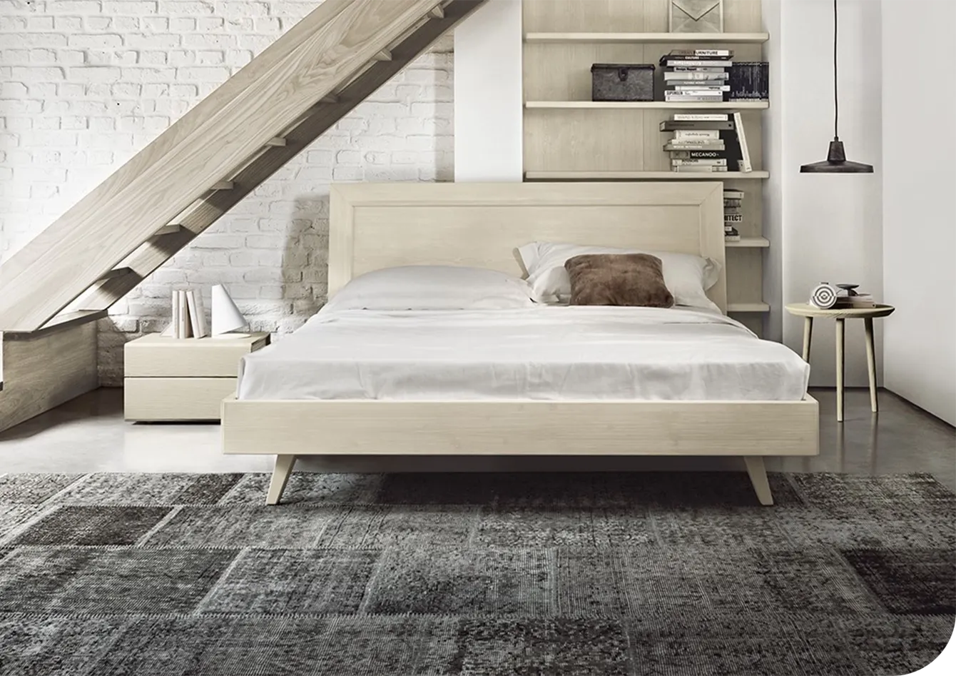 Letto con testiera in legno massello, modello FADA Scandola